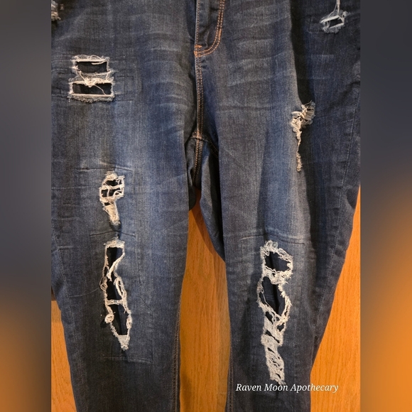 Distressed Blue Jeans Vanilla Star Midrise SKinny - Picture 2 of 9